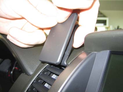 Brodit ProClip 853613 voor Nissan Pathfinder 2005-2010, Nissan Pathfinder 2005-2007 e.a. - detail van dashboardmontage