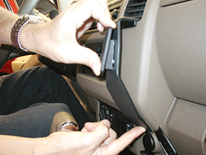 Brodit ProClip 853614 voor Nissan Pathfinder 2005-2007, Nissan Pathfinder 2005-2010 e.a. - detail van dashboardmontage