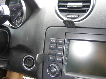 Brodit ProClip 853622 voor Mercedes Benz M-Class/ML 2005-2011 - montagepositie op dashboard