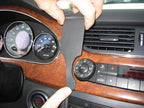 Brodit ProClip 853624 voor Mercedes Benz CLS-Class 2005-2010 - montagepositie op dashboard