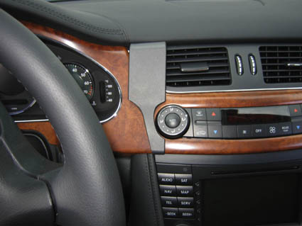 Brodit ProClip 853624 voor Mercedes Benz CLS-Class 2005-2010 - installatiepositie