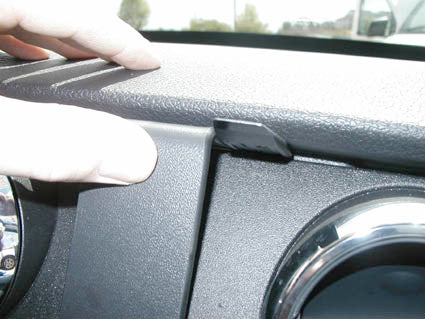 Brodit ProClip 853626 voor Ford Mustang 2005-2009 - detail van dashboardmontage