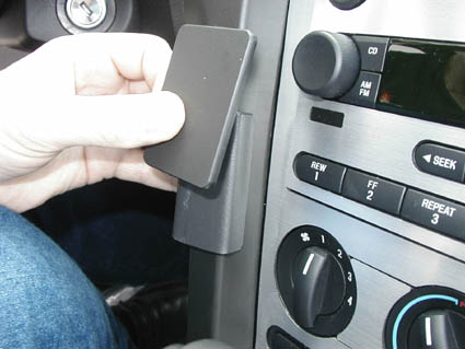 Brodit ProClip 853627 voor Ford Mustang 2005-2009 - montagepositie op dashboard