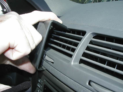 Brodit ProClip 853639 voor Chevrolet Cobalt 2005-2010 - detail van dashboardmontage