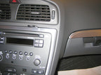 Brodit ProClip 853650 voor Volvo XC70 2005-2007, Volvo V70 N 2005-2008 en Volvo S60 2005-2010 - montagepositie op dashboard