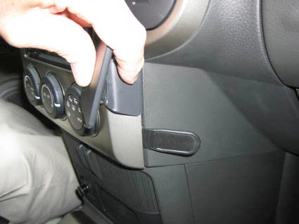 Brodit ProClip 853653 voor Nissan X-Trail 2004-2007 - detail van dashboardmontage