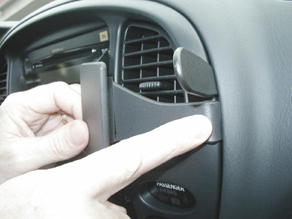Brodit ProClip 853662 voor Toyota Tundra 2003-2005 - detail van dashboardmontage