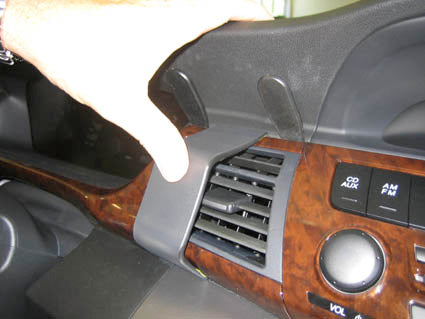 Brodit ProClip 853667 voor Honda FR-V 2005-2011 - detail van dashboardmontage
