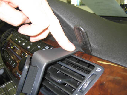 Brodit ProClip 853668 voor Honda FR-V 2005-2011 - detail van dashboardmontage