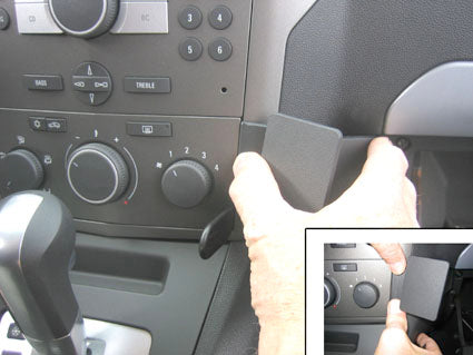 Brodit ProClip 853670 voor Opel Zafira B 2005-2011 - detail van dashboardmontage