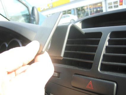 Brodit ProClip 853676 voor Suzuki Grand Vitara 2005-2015 - montagepositie op dashboard