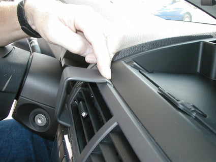 Brodit ProClip 853691 voor Ford Fusion 2006-2009 en Mercury Milan 2006-2009 - detail van dashboardmontage