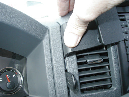 Brodit ProClip 853698 voor Jeep Grand Cherokee 2005-2007 - detail van dashboardmontage