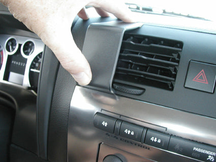 Brodit ProClip 853702 voor Hummer H3 2005-2011 - detail van dashboardmontage