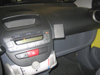Brodit ProClip 853717 voor Citroen C1 2006-2014, Peugeot 107 2006-2014 en Toyota AYGO 2006-2014 - installatiepositie