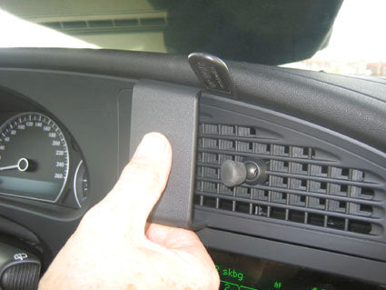 Brodit ProClip 853718 voor Saab 9-5 2006-2010 - detail van dashboardmontage