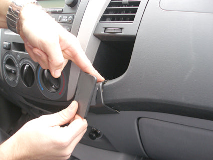 Brodit ProClip 853722 voor Toyota HiLux 2006-2011 en Toyota Fortuner 2006-2010 - montagepositie op dashboard