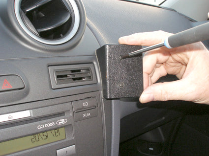 Brodit ProClip 853730 voor Ford Fiesta 2006-2008 - detail van dashboardmontage