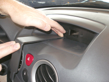 Brodit ProClip 853750 voor Citroen Pluriel 2006-2009, Citroen C3 2006-2009 en Citroen C2 2006-2009 - detail van dashboardmontage