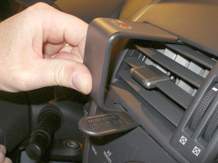 Brodit ProClip 853753 voor Toyota RAV 4 2006-2010 - detail van dashboardmontage