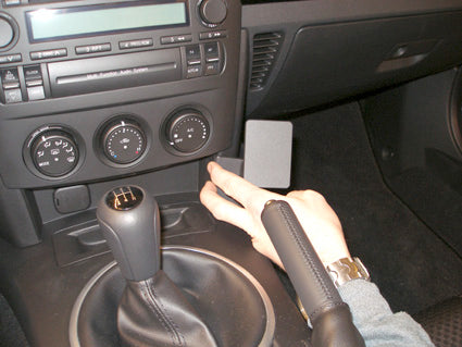 Brodit ProClip 853755 voor Mazda MX-5 2006-2008 en Mazda Miata 2006-2008 - detail van dashboardmontage