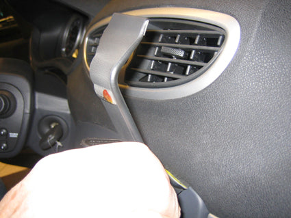 Brodit ProClip 853799 voor Renault Clio Tourer 2008-2012 en Renault Clio III 2006-2012 - ProClip geplaatst in het voertuig