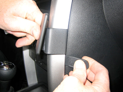 Brodit ProClip 853816 voor Peugeot 207 2006-2014 - detail van dashboardmontage