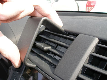 Brodit ProClip 853831 voor Toyota RAV 4 EV 2012-2014 en Toyota RAV 4 2006-2012 - detail van dashboardmontage