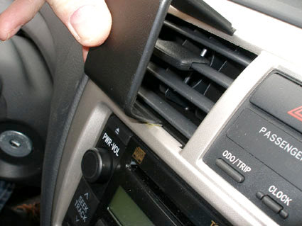 Brodit ProClip 853835 voor Toyota Yaris 4-doors 2007-2011 - montagepositie op dashboard