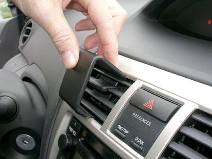 Brodit ProClip 853835 voor Toyota Yaris 4-doors 2007-2011 - ProClip geplaatst in het voertuig