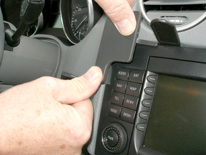 Brodit ProClip 853850 voor Mercedes Benz GL-Class 2006-2012 - detail van dashboardmontage