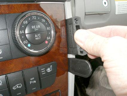 Brodit ProClip 853851 voor Mercedes Benz GL-Class 2006-2012 - ProClip geplaatst in het voertuig
