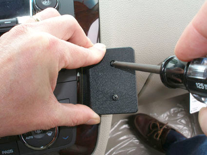 Brodit ProClip 853856 voor Cadillac DTS 2006-2011 - detail van dashboardmontage