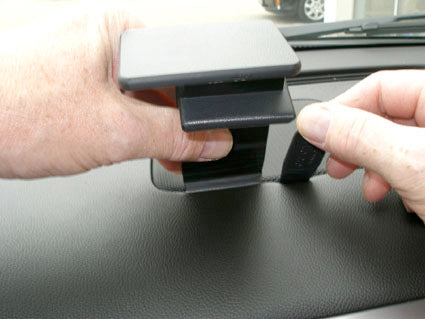 Brodit ProClip 853857 voor Cadillac EXT 2007-2013, Cadillac ESV 2007-2013 e.a. - montagepositie op dashboard