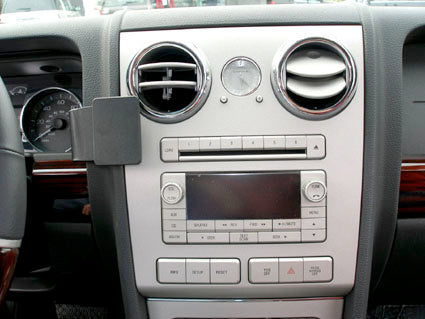 Brodit ProClip 853860 voor Lincoln Zephyr 2006-2009 - detail van dashboardmontage