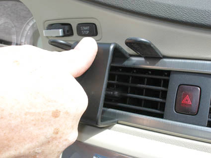 Brodit ProClip 853867 voor Volvo XC70 2008-2011, Volvo V70 II 2008-2011 en Volvo S80 2007-2011 - detail van dashboardmontage