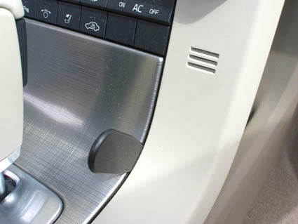 Brodit ProClip 853870 voor Volvo XC70 2008-2011, Volvo V70 II 2008-2011 en Volvo S80 2007-2011 - montagepositie op dashboard