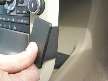 Brodit ProClip 853870 voor Volvo XC70 2008-2011, Volvo V70 II 2008-2011 en Volvo S80 2007-2011 - detail van dashboardmontage