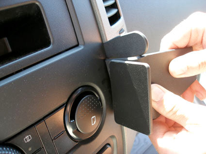 Brodit ProClip 853874 voor Dodge Sprinter 2007-2018, Mercedes Benz Sprinter 2007-2018 en Volkswagen Crafter 2007-2016 - montagepositie op dashboard