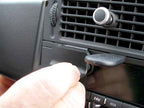 Brodit ProClip 853901 voor Saab 9-3 2007-2008 en Saab 9-3 2009-2011 - montagepositie op dashboard