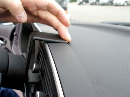 Brodit ProClip 853901 voor Saab 9-3 2007-2008 en Saab 9-3 2009-2011 - detail van dashboardmontage