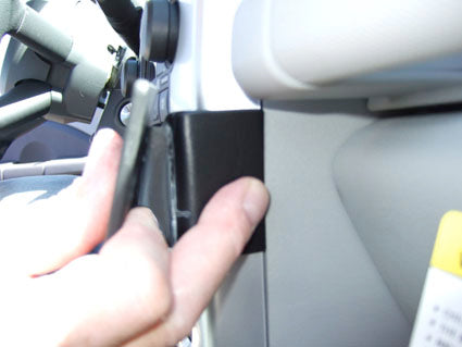 Brodit ProClip 853914 voor Chrysler PT Cruiser 2006-2010 - montagepositie op dashboard