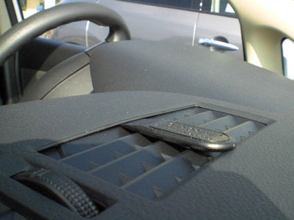 Brodit ProClip 853919 voor Nissan Versa Sedan 2007-2011, Nissan Versa Hatchback 2007-2012 e.a. - montagepositie op dashboard