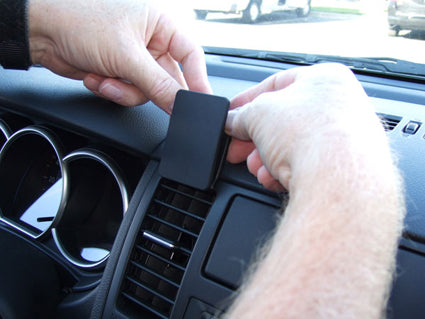 Brodit ProClip 853919 voor Nissan Versa Sedan 2007-2011, Nissan Versa Hatchback 2007-2012 e.a. - detail van dashboardmontage