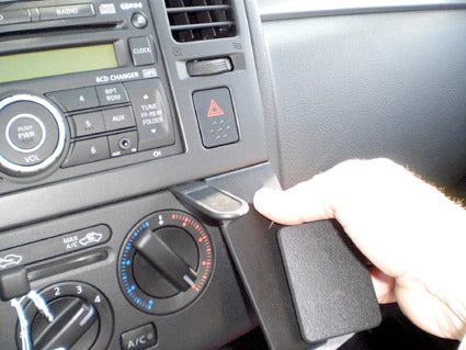 Brodit ProClip 853920 voor Nissan Versa Sedan 2007-2011, Nissan Versa Hatchback 2007-2012 e.a. - ProClip geplaatst in het voertuig