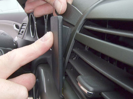 Brodit ProClip 853926 voor Saturn Aura 2007-2009 - detail van dashboardmontage