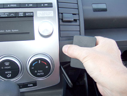 Brodit ProClip 853939 voor Mazda 5 2005-2011 en Mazda 5 2005-2010 - detail van dashboardmontage