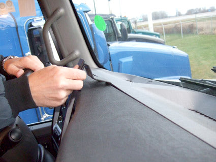 Brodit ProClip 853962 voor Kenworth W900-Series 2006-2018, Kenworth T800-Series 2006-2018 e.a. - ProClip geplaatst in het voertuig