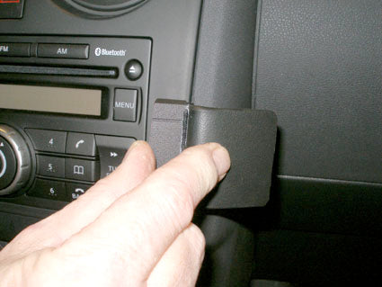 Brodit ProClip 853966 voor Nissan Qashqai +2 2009-2013 en Nissan Qashqai 2007-2013 - montagepositie op dashboard