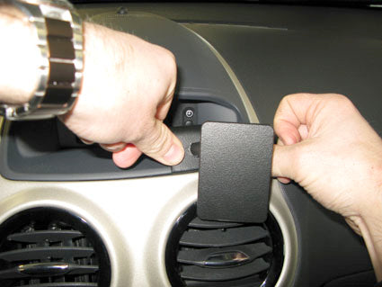 Brodit ProClip 853967 voor Opel Corsa 2007-2014 - detail van dashboardmontage